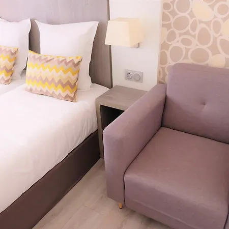 Logis La Caravelle Hotell 3*