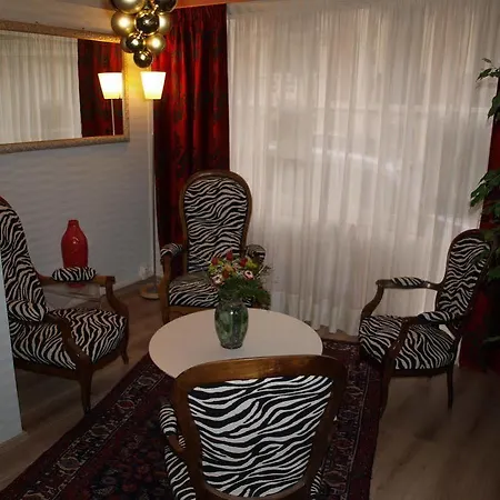 Logis La Caravelle Hotel 3*