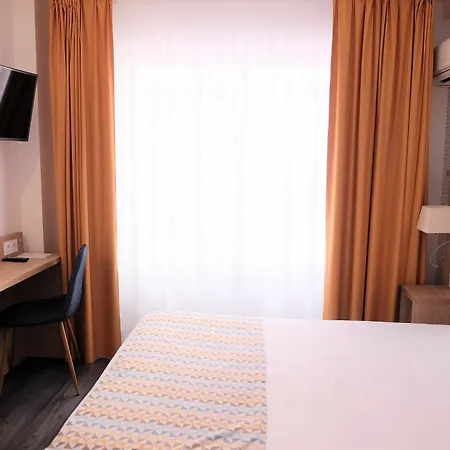 Logis La Caravelle Hotel