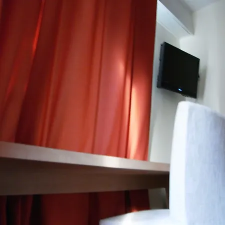 Logis La Caravelle 3* 圖盧茲